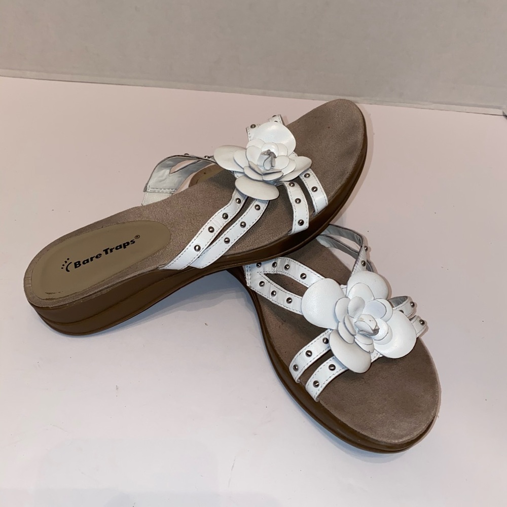*FINAL SALE* BARE TRAPS WEDGED SANDALS